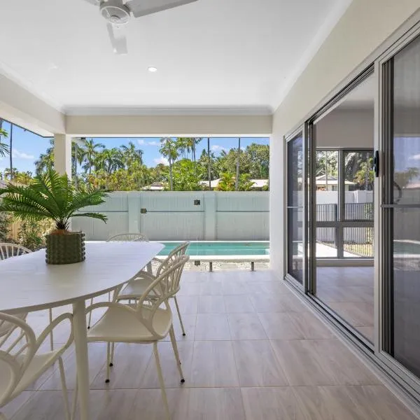 St Crispins Villa 1 with private heated Pool, hotel in Port Douglas