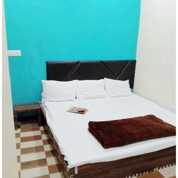 HOTEL Priyanshi !Palace Near Shri Mahakaleshwar Jyotirlinga Temple - Fully Air Conditioned Rooms With Wi-fi - Free Parking Available, hotel v destinaci Udždžain