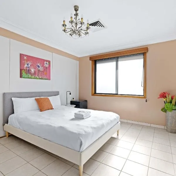 Comfort & Calm - Double Room on a Quiet Crescent in Liverpool - Shared Bathroom, hotel a Liverpool
