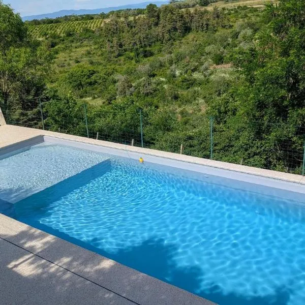 Gîtes sud Ardèche Lou Quiéou, Hotel in Uzer