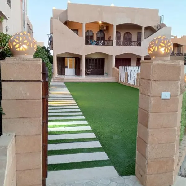 Halfmoon House, hotel v destinaci El Alamein