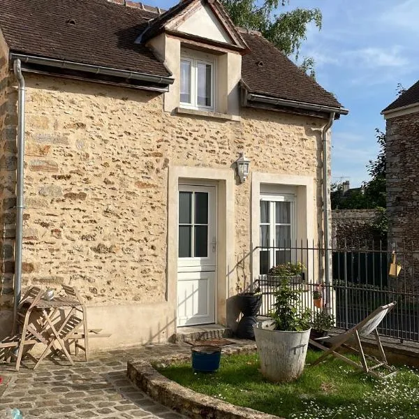 Chez Mely, le petit nid bombonnais, hotel v destinácii Bombon