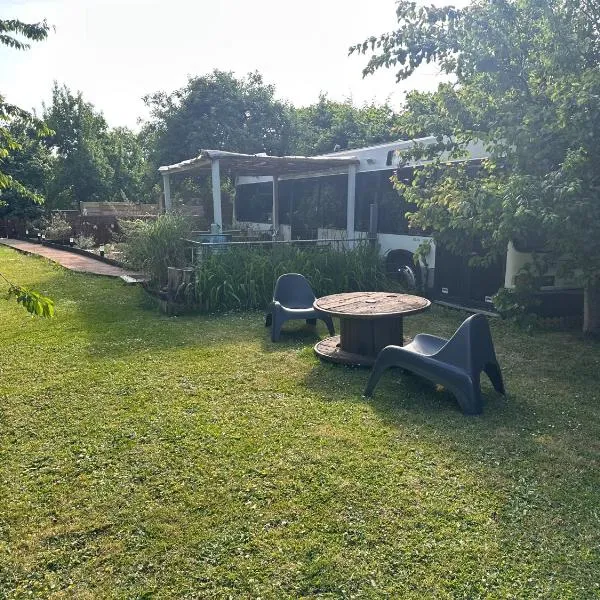 TERMINUSBUS, hotel em Crèvecoeur-le-Grand