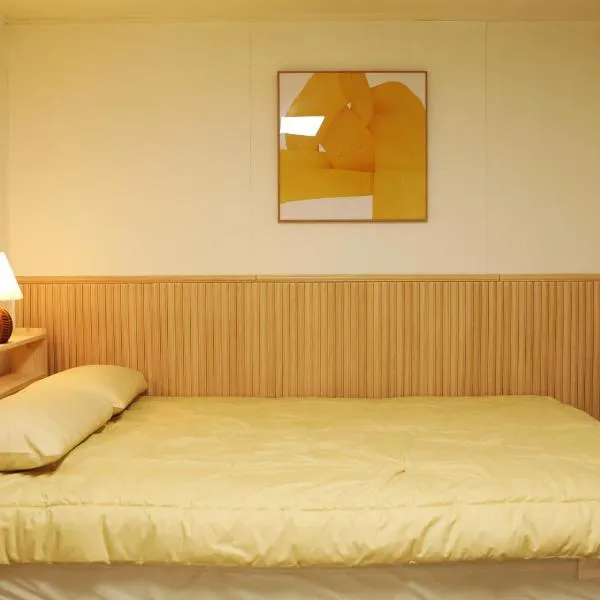 Yellow Wood Vibe - 2 min walk from the subway station, hotel in Seoul