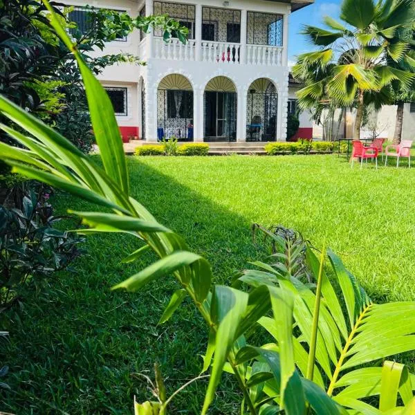 Akogo House - BnB , Hostel, Backpackers & Volunteer Center, hotel v destinaci Mombasa