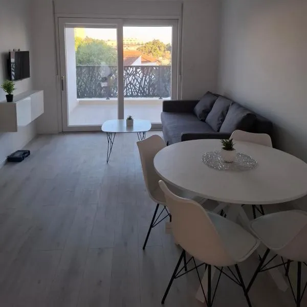 Monami - Apartman Simona, hotel v destinaci Vodice