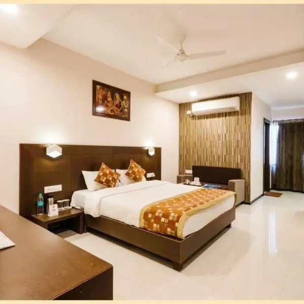 HOTEL PARK PALACE Near Shri Mahakaleshwar Jyotirlinga Temple - Fully Air Conditioned And Well Decorated Rooms With Free Wi-Fi Facility - Restaurant And Free Parking Available, hotel v destinaci Udždžain