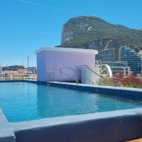 The Marina Nest with Rooftop Pools, готель 
