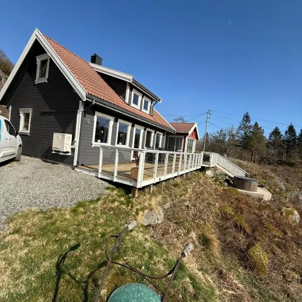 Landlig hytte med jacuzzi, hotel in Lyngdal