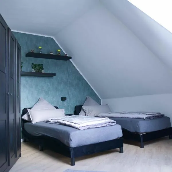 Heide Ferienwohnung West Nr-4, hotel in Schneverdingen