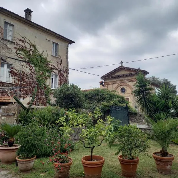 Casa Deanna, hotel in Querceta