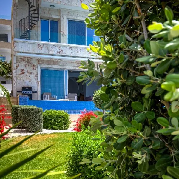 Olymp Luxury Villa D - Luxury Escape with Direct Beach Access and Unique Sunsets, Hotel in Paphos