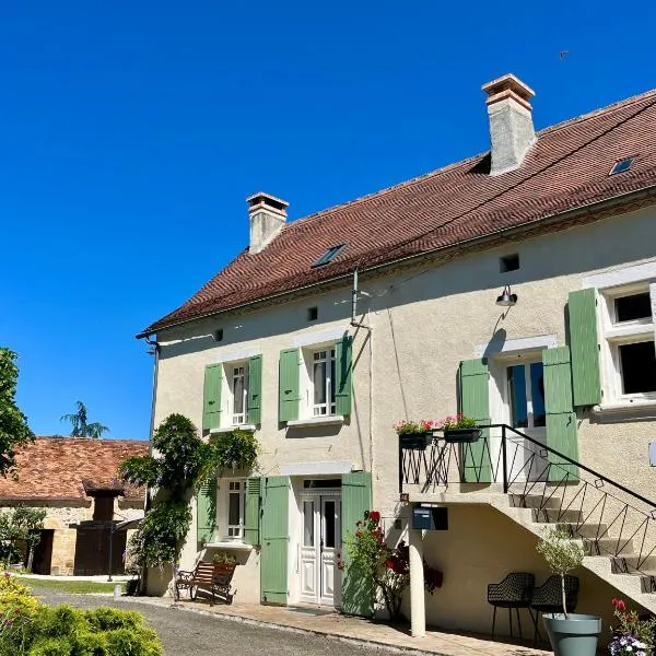 Le Charme du Perigord - chambre & table d'hotes – hotel w mieście Saint-Sulpice-dʼExcideuil