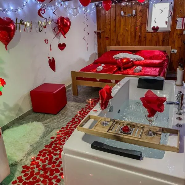 Home La Sierra with WHIRLPOOL BATH for two, hotel in Korenica