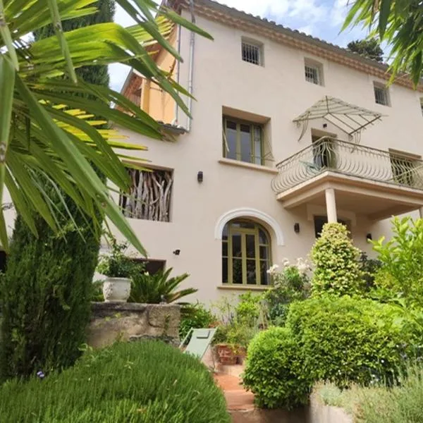 Bastide du château, hotel in Montfaucon