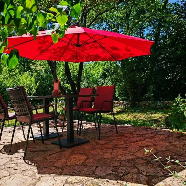 Petra's House, viešbutis mieste Komaji