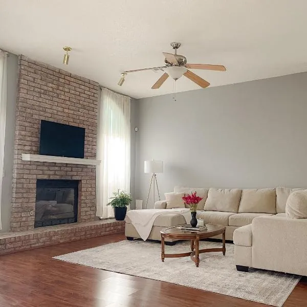 Broken Arrow में, होटल Bright & Cozy Broken Arrow Home!