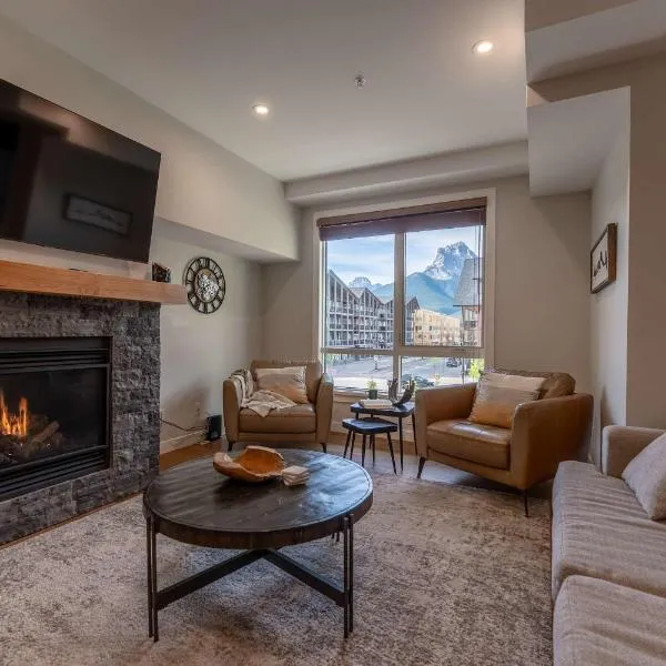 Modern Mountain Oasis Top floor 2 level 2bd, hotel v destinaci Canmore