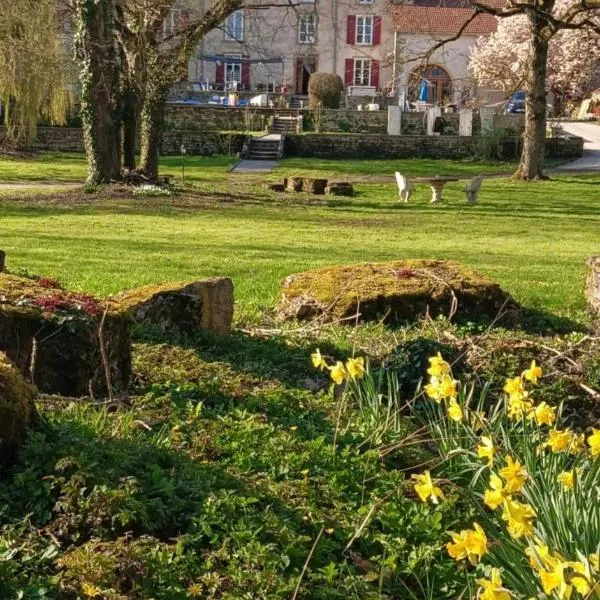 Le Domaine d'Élise Chambres et table d'hôtes - Vosges, hotel v destinaci Saint-Ouen-lès-Parey