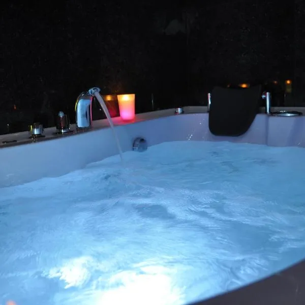 Villa Maki Lakeside Hot Tub Apartments Breakfast and Free Parking, hótel í Ohrid