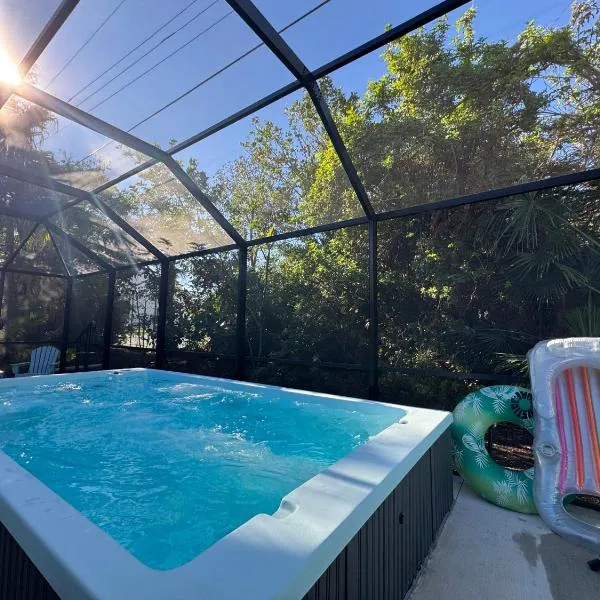 Location Siesta 1 mile away Home with HOT SPA、サラソタのホテル