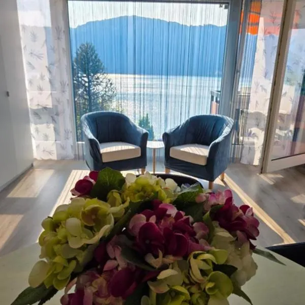 Panoramic View Frontal Apartment, hotel di Bissone