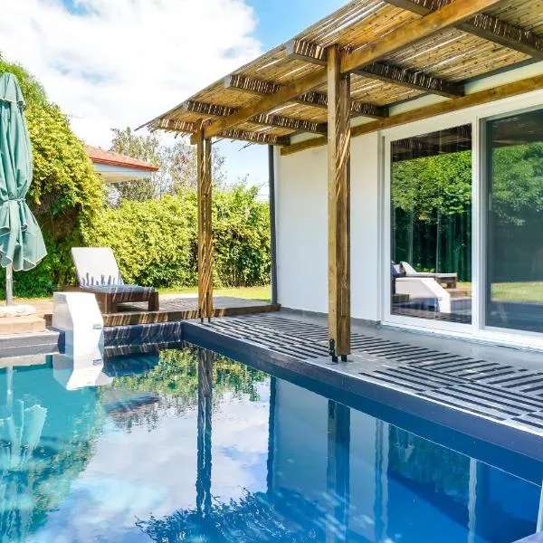 Rafaelo Pool Side Villas, hotel v destinaci Olympiada