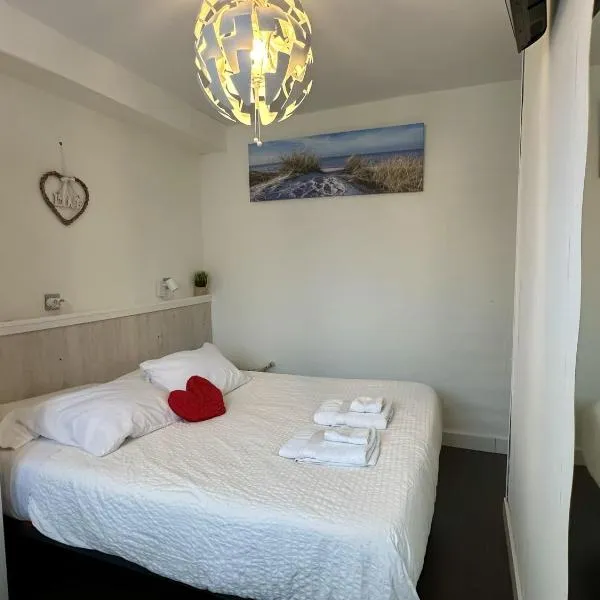 Habitacion con baño privado y mini-cocina privada en casa particular, acceso independiente – hotel w mieście San Sebastián