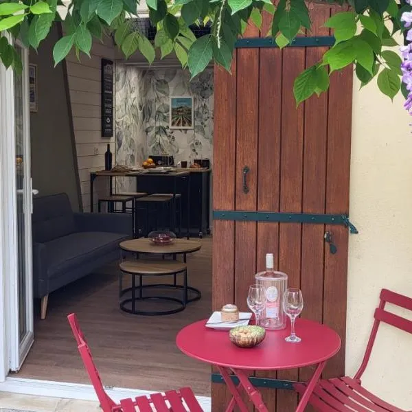 Charme et Nature, appartement cosy avec étang privé, au carrefour de 3 départements, hotel v mestu Saint-Aigulin