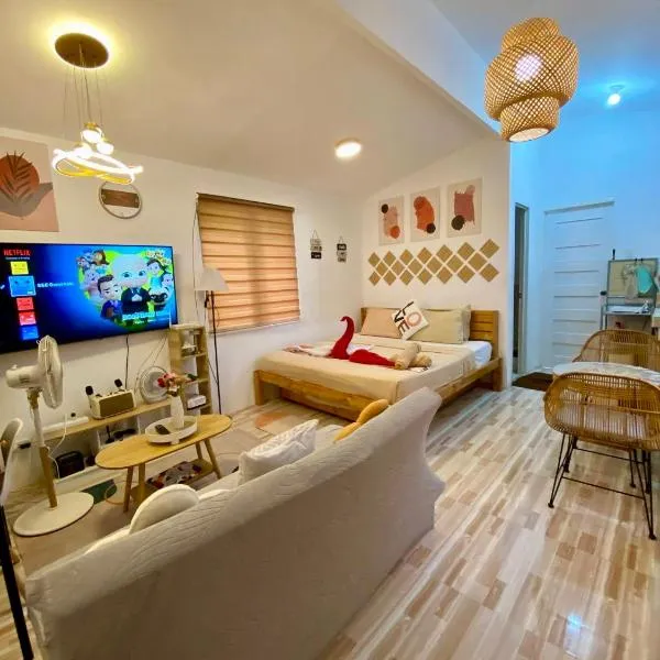 Olango Island - S&E-2 Tiny Guest House Fully Furnished with Hot Shower, Washer, Wi-Fi, Netflix & King-size Bed, hotel u gradu Lapu Lapu City