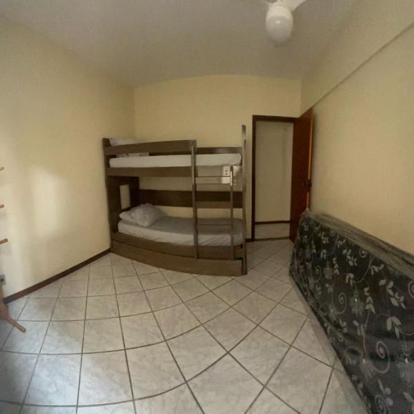 PRAIA DO MORRO GUARAPARI - 2 QUARTOS - 3 min a pé da orla - Garagem coberta e livre - WI FI - Area privativa - Foto 2