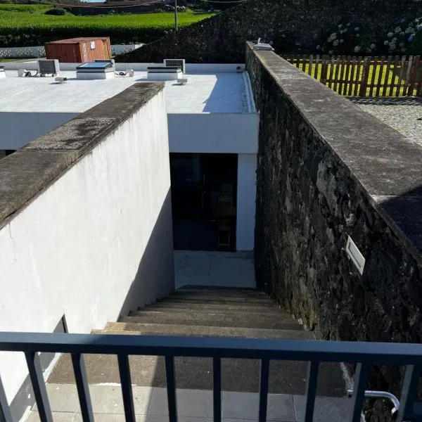 Arrenquinha Guesthouse # Azálea, hotel di São Vicente Ferreira