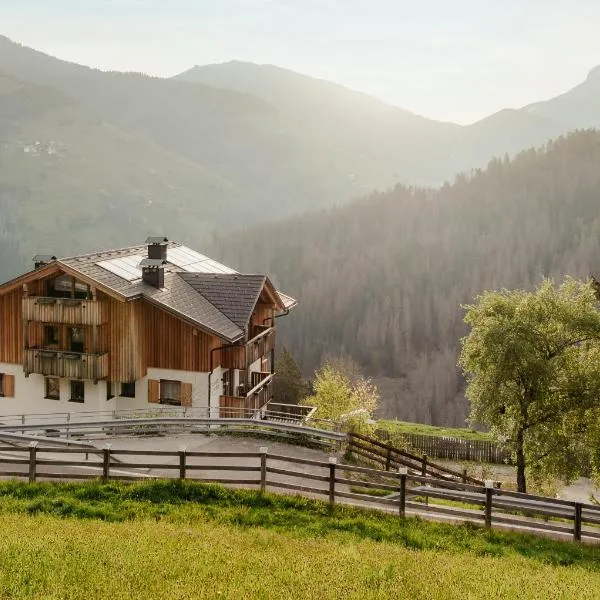 Ciasa Linde, готель у місті Longega