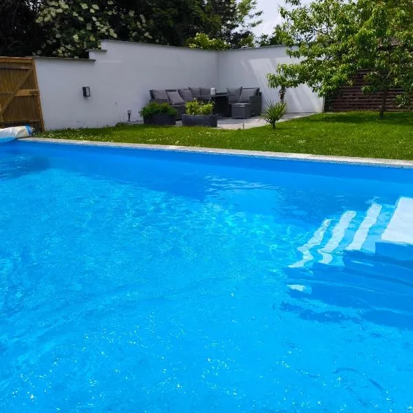 Ferienhaus Isabel mit Pool und Garten Nähe Quedlinburg，Gernrode - Harz的飯店