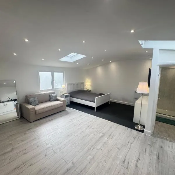 The Studio Guesthouse, hotel in Little Burstead