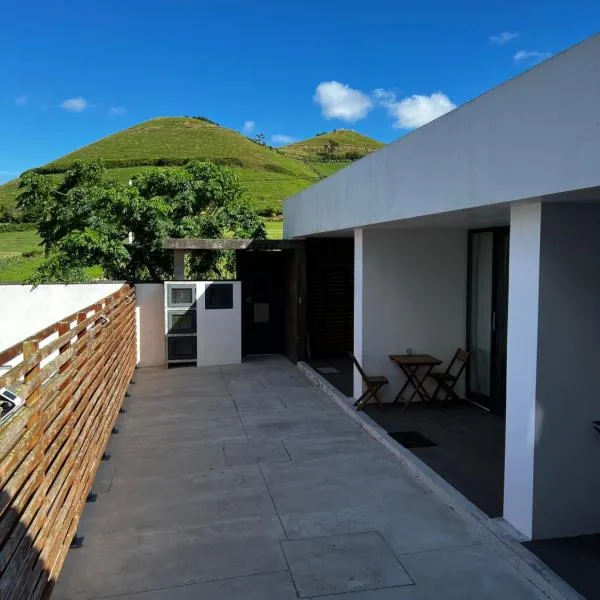 Arrenquinha Guesthouse # Hortênsia, hotel di São Vicente Ferreira