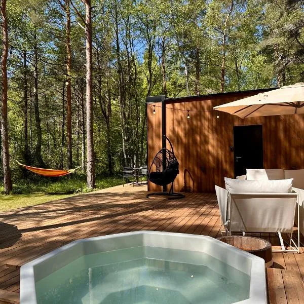 Telise TinyOne - Modern Forest Escape with Private Hot Tub, hotel di Vööla
