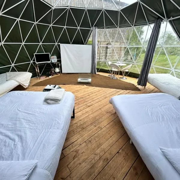 Lincoln Big Dome, 4 beds, Projector - Groups OK, hotel a Snelland