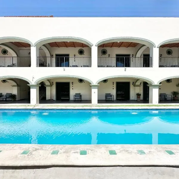 Ajijic Retreat Studio with Outdoor Salt Water Pool, hotel in Ajijic