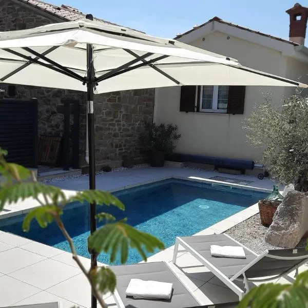 Villa Nostalgia pool & wellness, hotel u gradu Gračišče