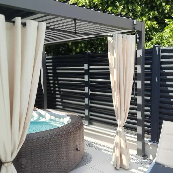 Villa Nostalgia pool & wellness, hotel in Gračišče