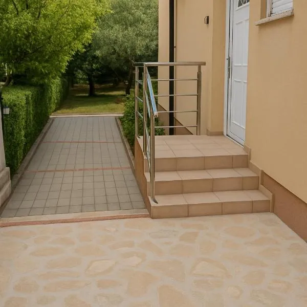 Apartmani Lea, hotel in Starigrad-Paklenica