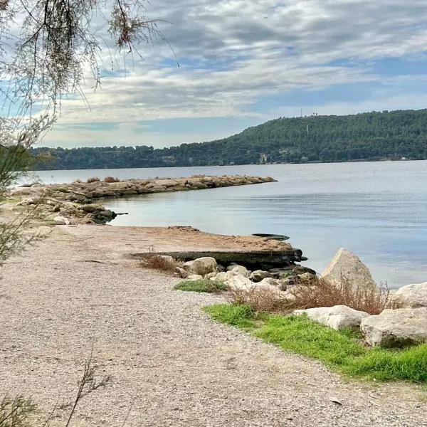 Au bord de la digue、Saint-Chamasのホテル