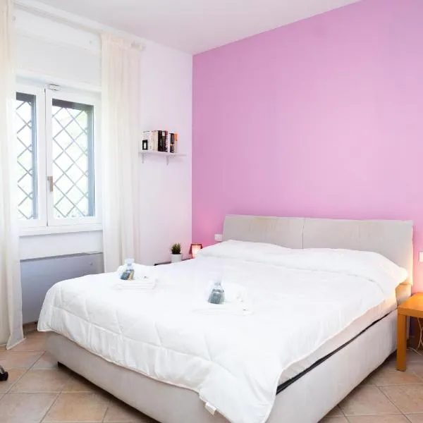 Moderna villa con piscina a due Passi dal Golf Club, hôtel à Pavona
