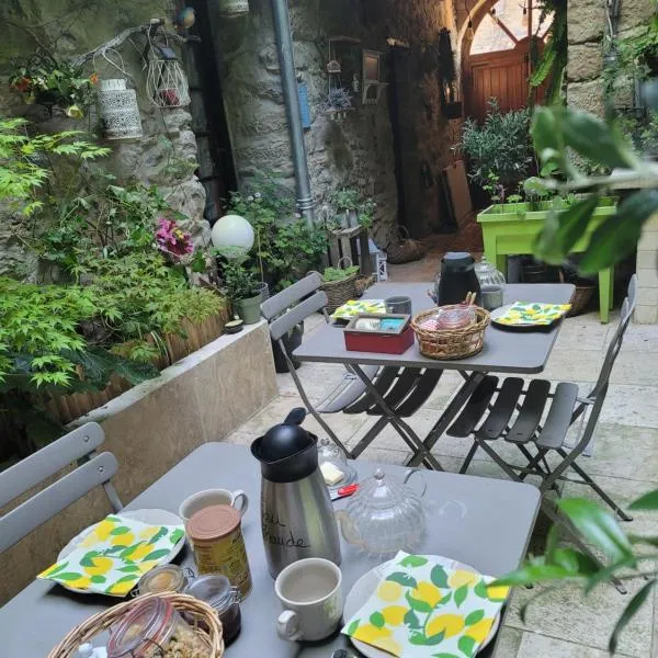 Chambres d hôtes Le clos des vins d anges – hotel w mieście Saint-Pierre-des-Champs