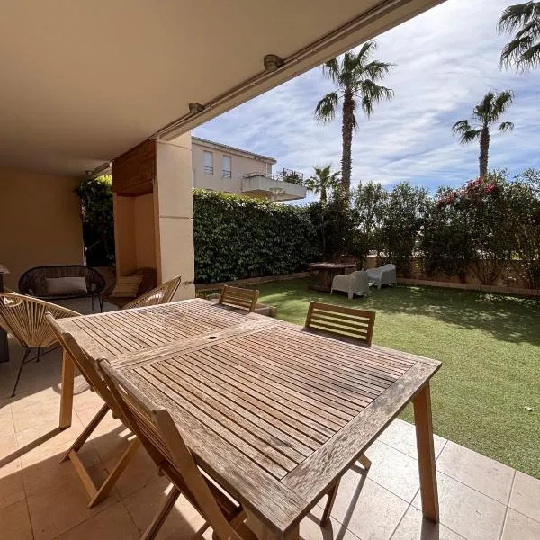 apartment with Garden, hotel in Roquebrune-sur-Argens