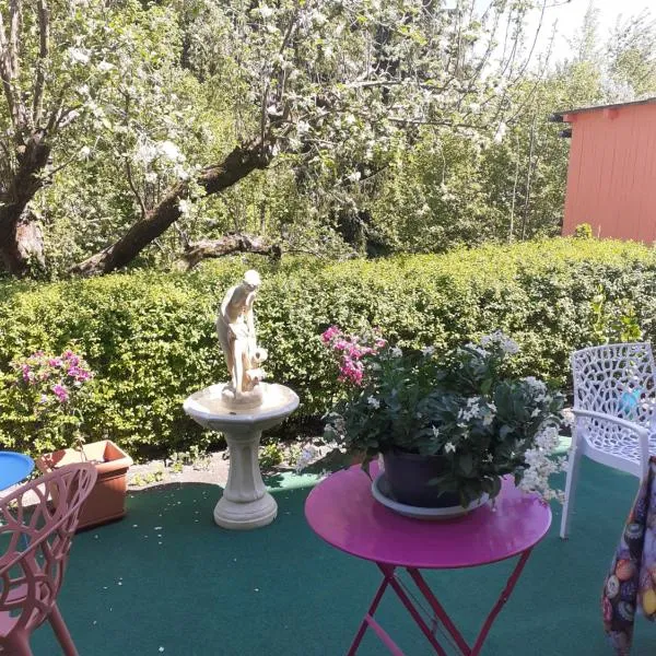 4 km zu A7 und A71, Idylle am Bach, großer Garten, Hotel in Euerbach