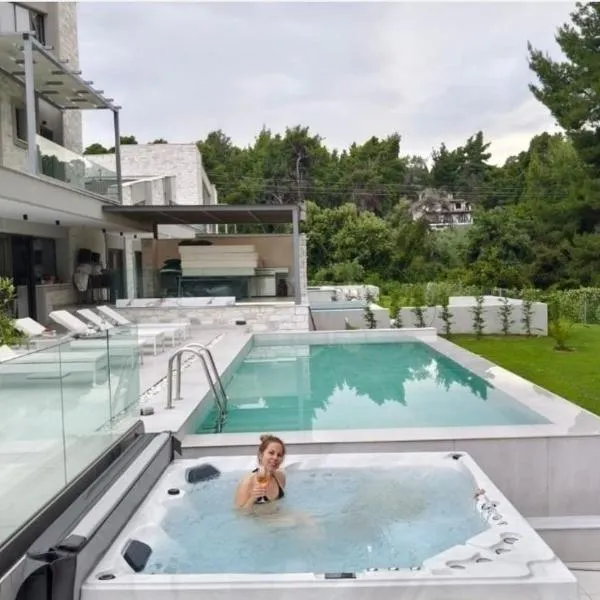 Alessandra Luxury Villas with Private Pools and Jacuzzi, hotel en Kriopigi