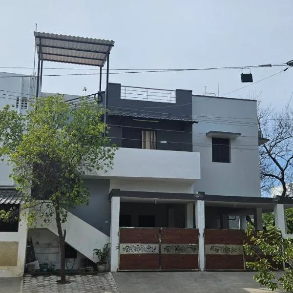 SHIs Spandha Apartments Near Coimbatore Airport, hotel v destinaci Kójamputtúr