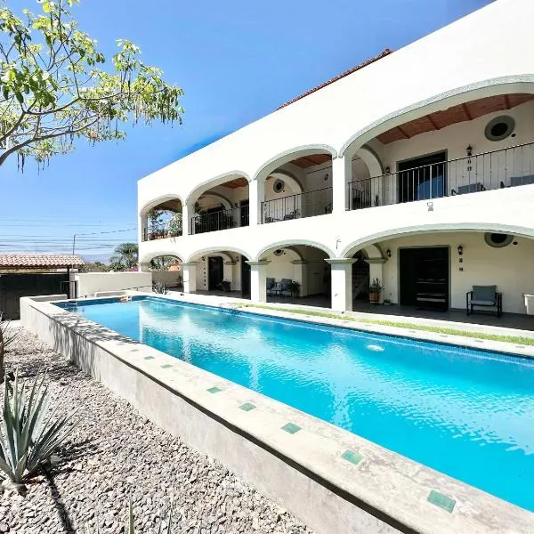 Charming Studio with outdoor pool in Ajijic, hotel v destinaci Ajijic